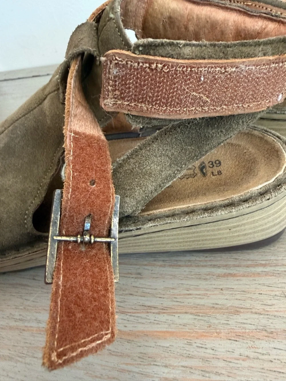 Naot Verbena Olive Suede Leather Boho Sandals EU 39  US 8 Euro Comfort Earthy